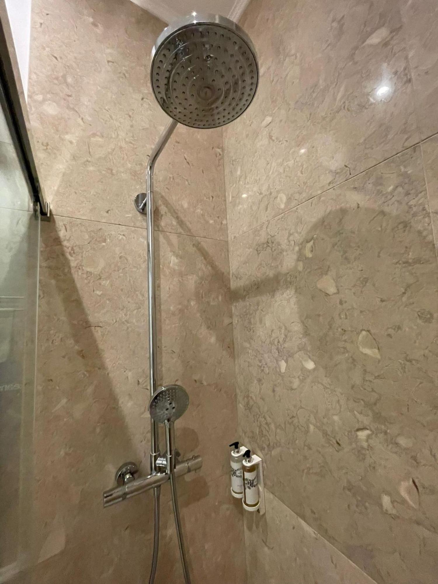 Quarto Grande Com Varanda, Wc Partilhado Privat bolig
