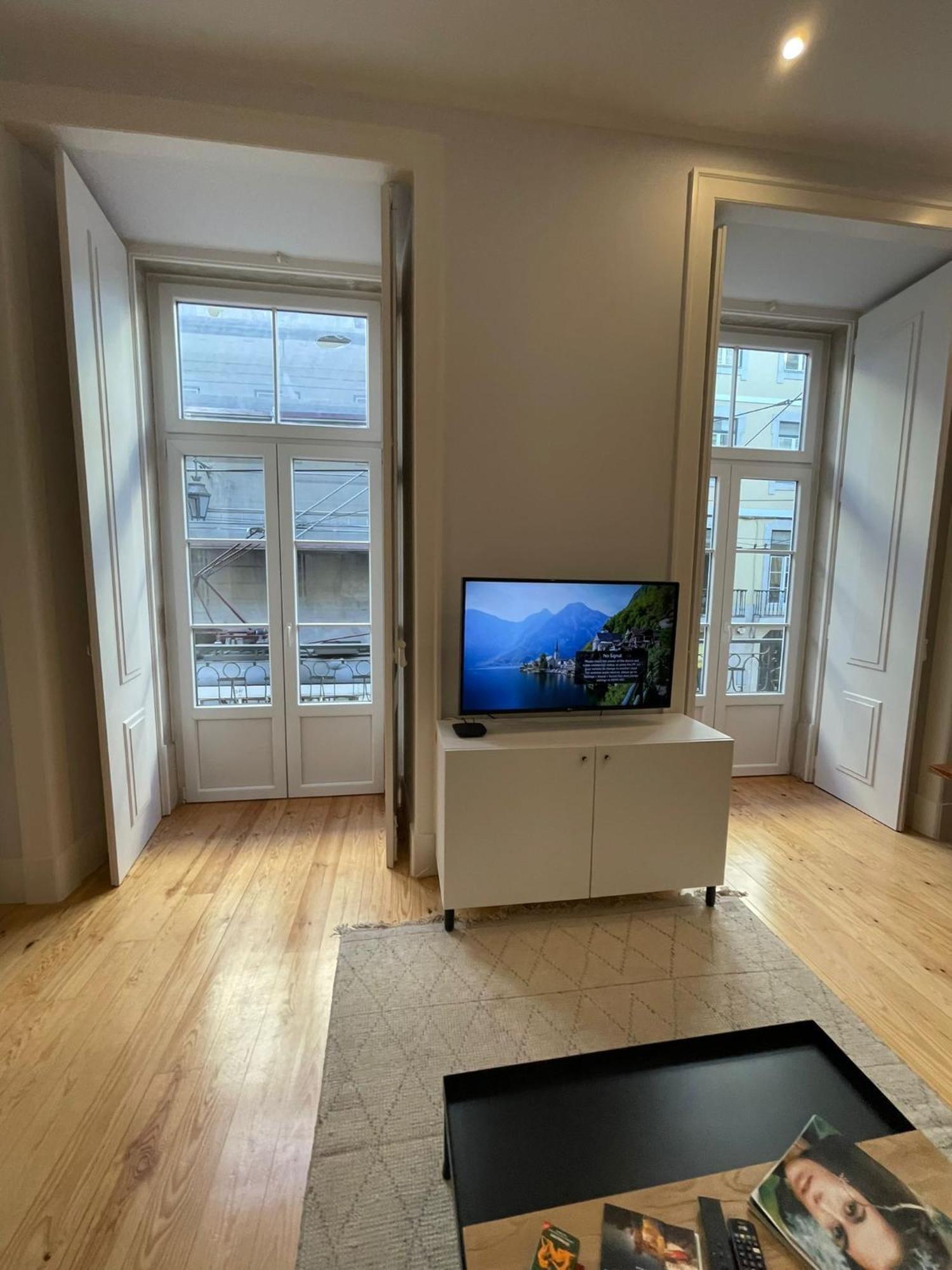 Privat bolig Quarto Grande Com Varanda, Wc Partilhado *